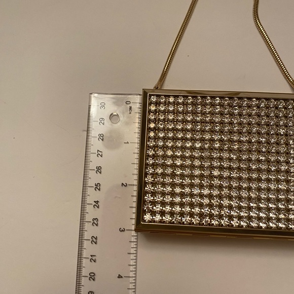 Vintage dance purse, powder, lipstick, comb, cigarette holder. Gold tone - Picture 3 of 13